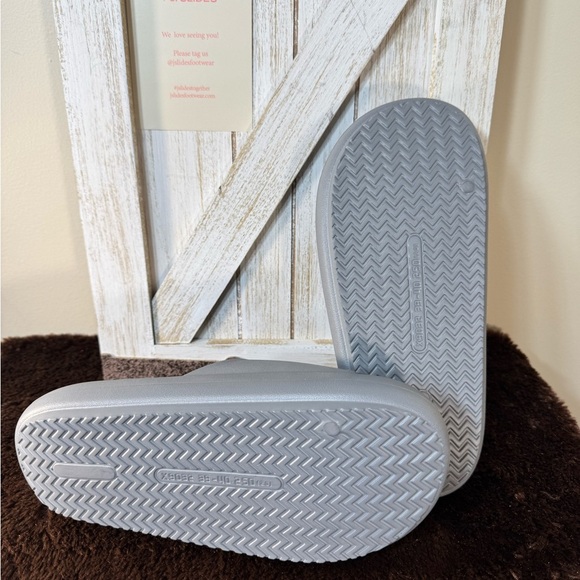 J SLIDE SQUISH BEACH SLIDE GREY EVA VERY COMFORTABLE Size 8 and 10 New in box - Picture 3 of 6